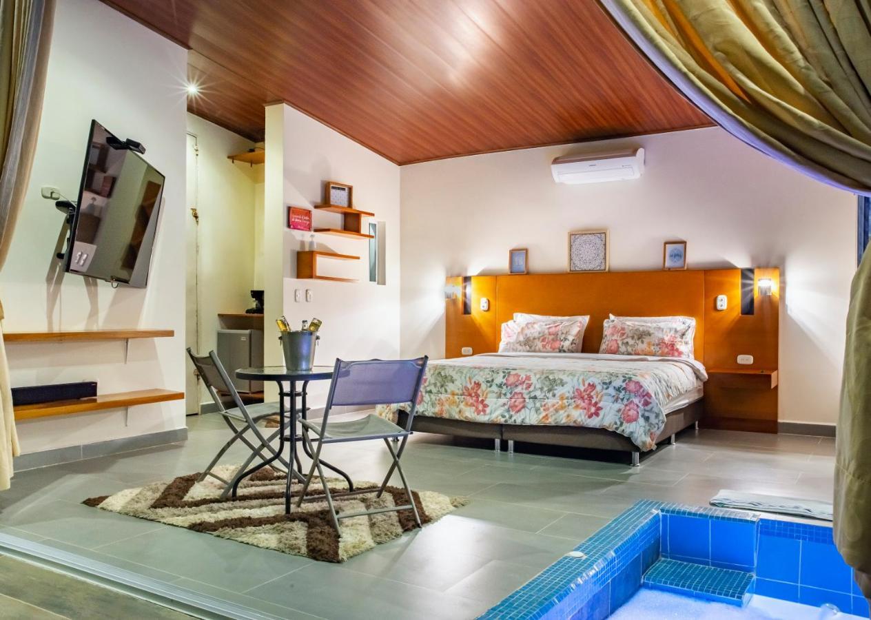Sunset Palm Lodge 산힐 외부 사진