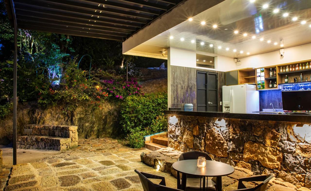 Sunset Palm Lodge 산힐 외부 사진