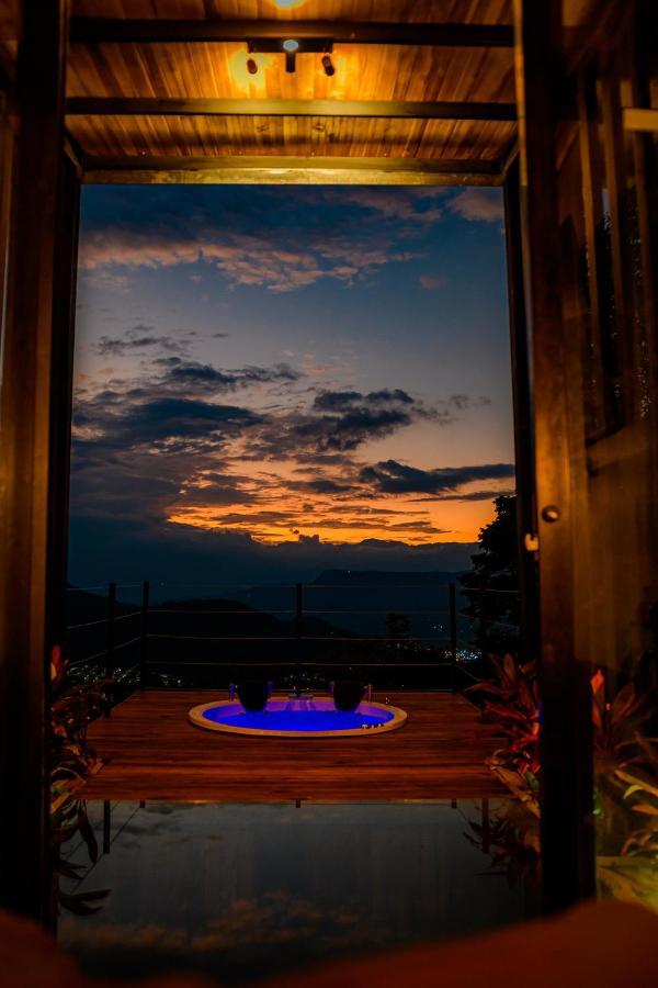 Sunset Palm Lodge 산힐 외부 사진