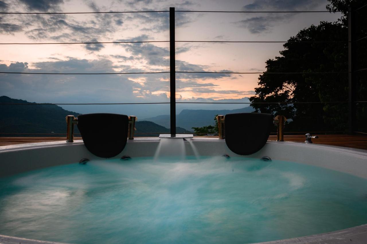 Sunset Palm Lodge 산힐 외부 사진