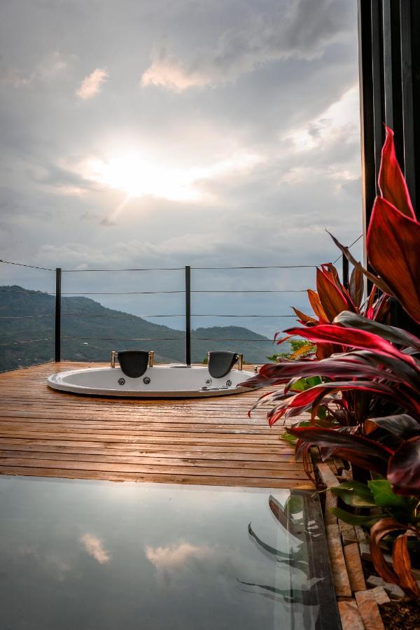 Sunset Palm Lodge 산힐 외부 사진